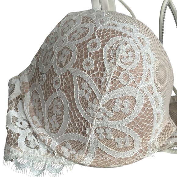 Romantic Victoria's Secret Cream and White Lace Push-Up Bra with Underwire - Picture 2 of 11